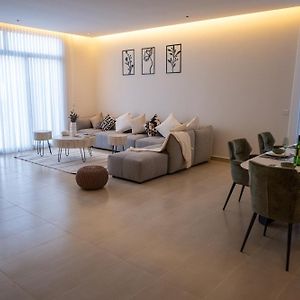 Luxury Apartment 3 Bedroom & Rooftop, Irqah Riad Exterior photo