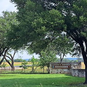 The Container Retreat @290 Wine Trail #3 Hill Country Bliss Villa Hye Exterior photo