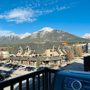 Apartamento Skyline Peaks 205 - Mountain View Townhouse-Ac-Pool-Hot Tub Canmore Exterior photo