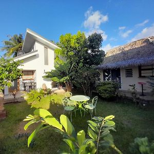 Hotel Tokerau Tahiti Pirae Exterior photo