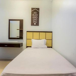 Hotel Vaccinated Staff - OYO Life 2354 Rose House Medan Exterior photo