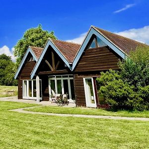 House On The Brooks Self Catering Holiday Let South Downs West Sussex Sleeps 14 Pulborough Exterior photo