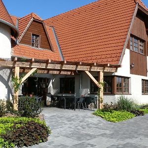 Kádárta Vendéglő Panzió Bed and Breakfast Veszprém Exterior photo