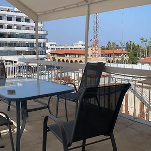 Unique City Hostel 100 Meters From Beach Lárnaca Exterior photo