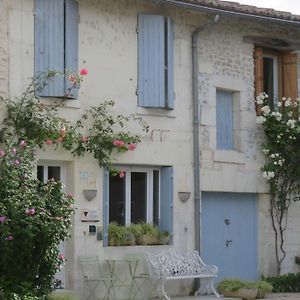 La Maison Du Bonheur Bourg-Charente Exterior photo