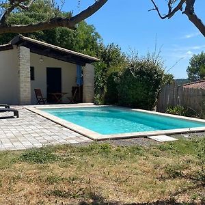 Petite villa avec piscine chauffée Aigremont Exterior photo