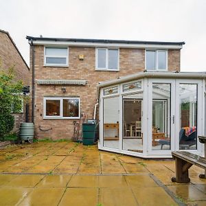 5 Double Beds In A Detached House In Cheshunt Villa Exterior photo