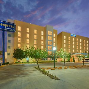 Hotel City Express By Marriott Irapuato Norte Exterior photo