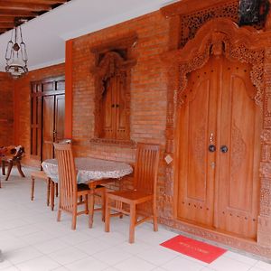 Rumah Ukhi Yogyakarta Exterior photo