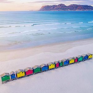 Hotel Cape Capsules Muizenberg Exterior photo