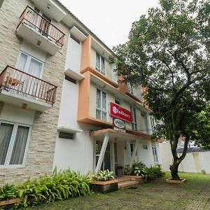 Hotel Reddoorz Syariah Near Prasetya Mulya Cilandak Campus Yakarta Exterior photo