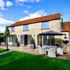 Oak Tree Barn Villa Pickering Exterior photo