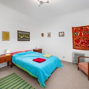 1 Bedroom Delight With Parking Melburne Exterior photo