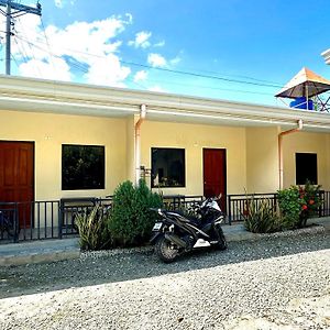 Saavedra Guesthouse Moalboal Exterior photo