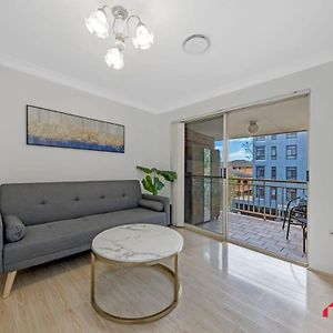 Apartamento Metawise Parramatta Chic And Comfortable Two Bed Sídney Exterior photo