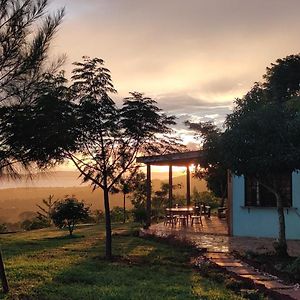 Harry'S Cabin - Overlooking Lake Victoria - 30 Min From Jinja Exterior photo