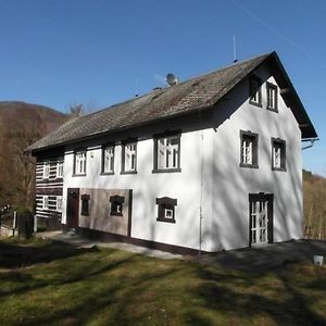Traditionelles Haus In Der Provinz Nordbohmen, Umgeben Von Waldern, Hugeln Und Den Ruinen Von Ralsko Stráž pod Ralskem Exterior photo