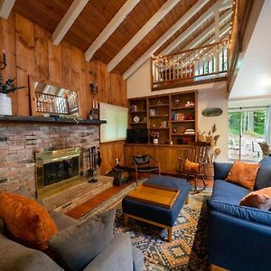 Berkshire Vacation Rentals: Loft Style Cabin In West Stockbridge Book Now Exterior photo