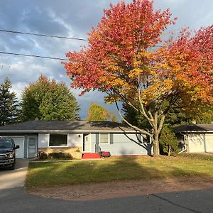 The Badger House ~ Newly Remodeled Home ~ Rib Mountain Wausau Exterior photo