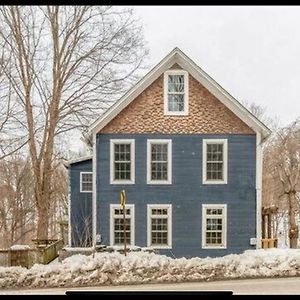 Cozy Historic Home In Brattleboro Exterior photo