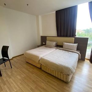 Apartamento Teamwork Melaka - Entire Studio 3B In Ayer Keroh Exterior photo