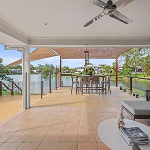 Serene Lakefront Villa With Private Pool Mount Ommaney Exterior photo