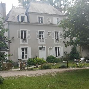 Le Petit Plessis Bed and Breakfast Ruaudin Exterior photo
