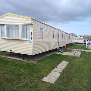 3 Bedroom Caravan, Sleeps 8 Lyons Lido Beach Prestatyn Exterior photo