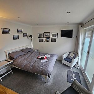 Apartamento Modern Immaculate Studio With Ac & Parking, Outside The Caz Bristol Exterior photo