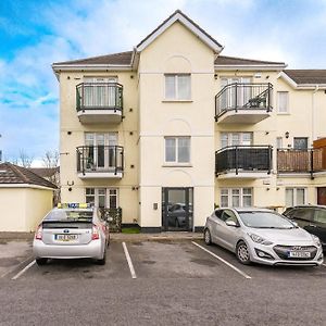 Apartamento Holywell Rise Swords Exterior photo