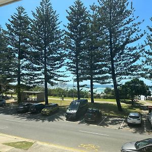 Beachfront Apartment In Warringa Gold Coast Exterior photo