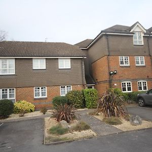 Apartamento Colham Place Hillingdon Exterior photo