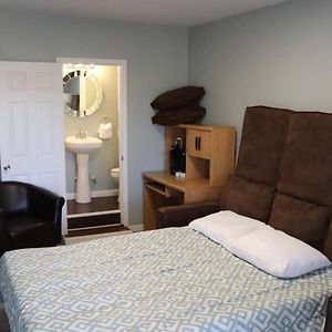 Cozy Room Near Downtown Hendersonville Exterior photo