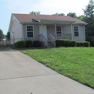 Beautiful Cul-De-Sac Home!!! With A Fenced In Yard! Clarksville Exterior photo