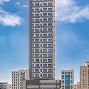 Apartamento Afaq Tower Manama Exterior photo