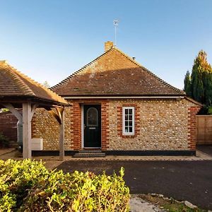 Quaint Coastal Cottage - 5 Mins From Beach West Wittering Exterior photo