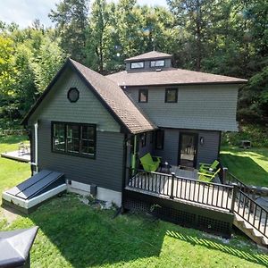 Berkshire Vacation Rentals: Spacious & Serene Berkshires Retreat In The Woods West Stockbridge Exterior photo