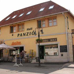 Hotel Huli Panzio Tokaj Exterior photo
