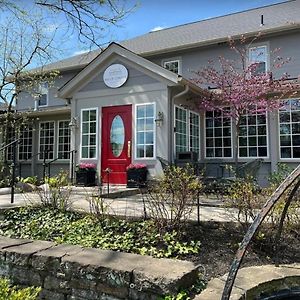 Inn Of Chagrin Chagrin Falls Exterior photo