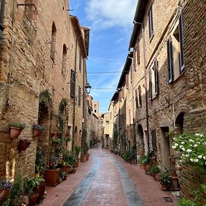 Appartamento Mirella In Centro Storico Casole dʼElsa Exterior photo