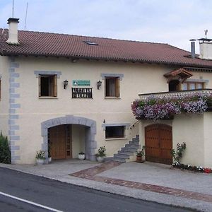 Casa Rural Altzibar-Berri Hostal Urnieta Exterior photo