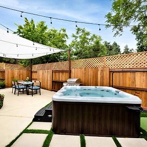 Retro Cottage, Hot Tub, Putting Green, Walk To All Thousand Oaks Exterior photo