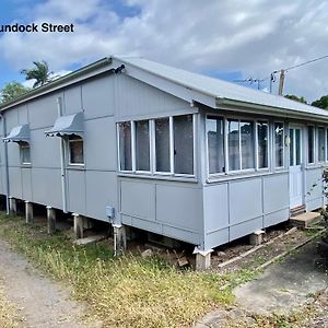 Comfortable, 4 Bedroom House Townsville Exterior photo