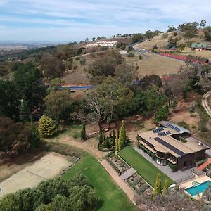 The Cutting Mount Panorama Villa Exterior photo