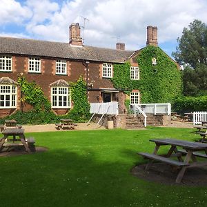 Hotel The Feathers Dersingham Exterior photo