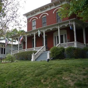 Ubon Thai Victorian Inn & Restaurant Staunton Exterior photo