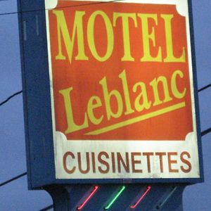 Motel Leblanc Carleton-sur-Mer Exterior photo
