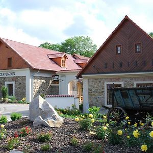 Hotel Penzion Ve Stoleti Loděnice Exterior photo