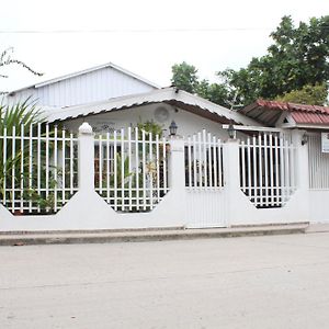 Hotel Posada Miss Mazie San Andrés Exterior photo