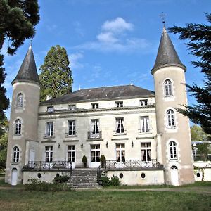 Château Les Vallées Tournon-Saint-Pierre Exterior photo